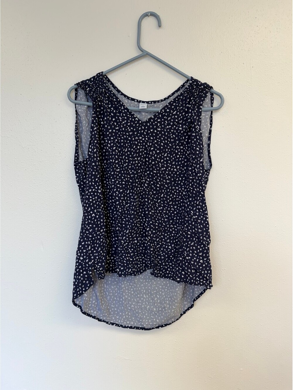 Old Navy Navy Blue Sleeveless V-Neck Blouse with White Speckles, Size Large